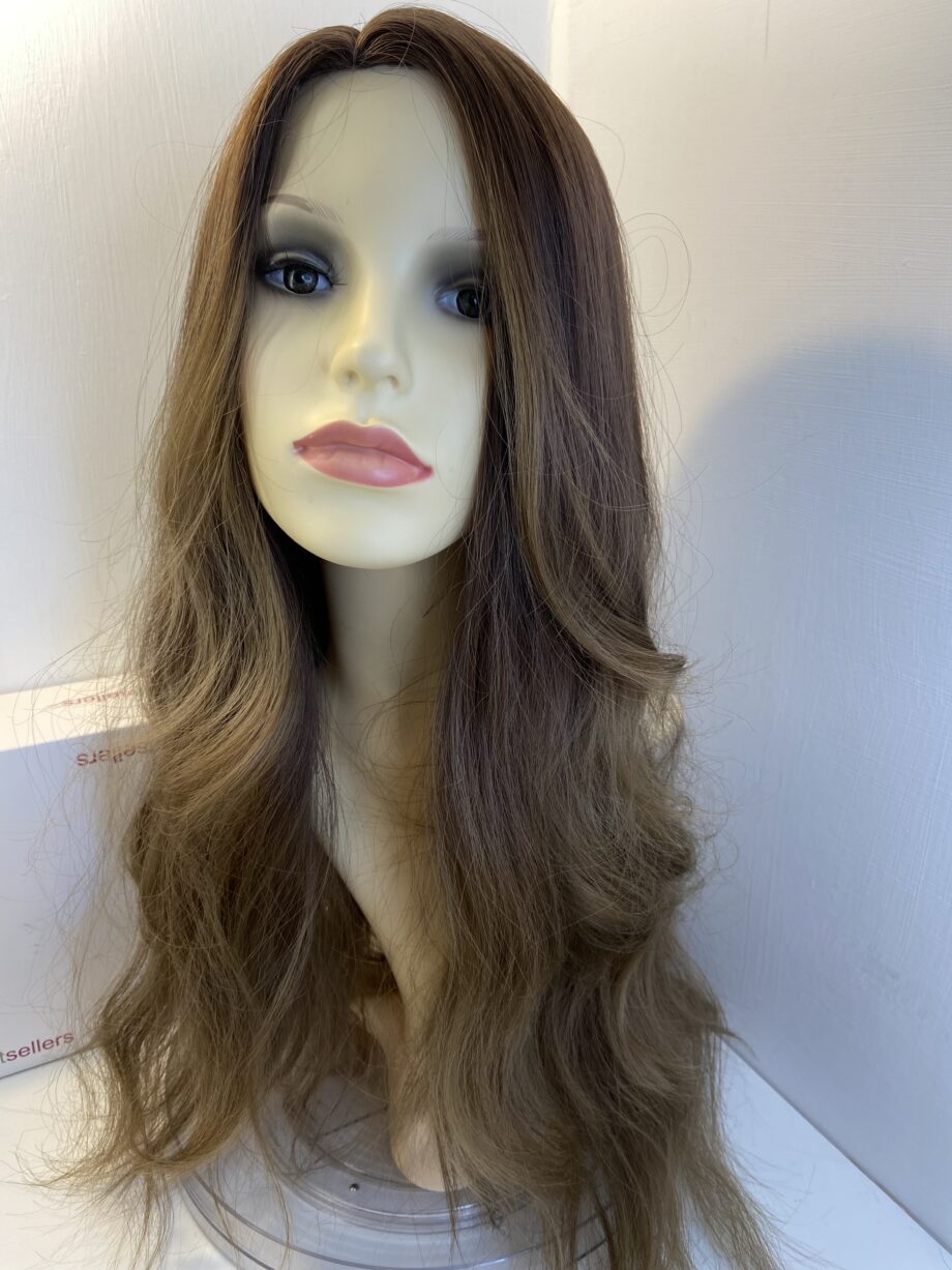 Extra long brown wig. Bbrlw417