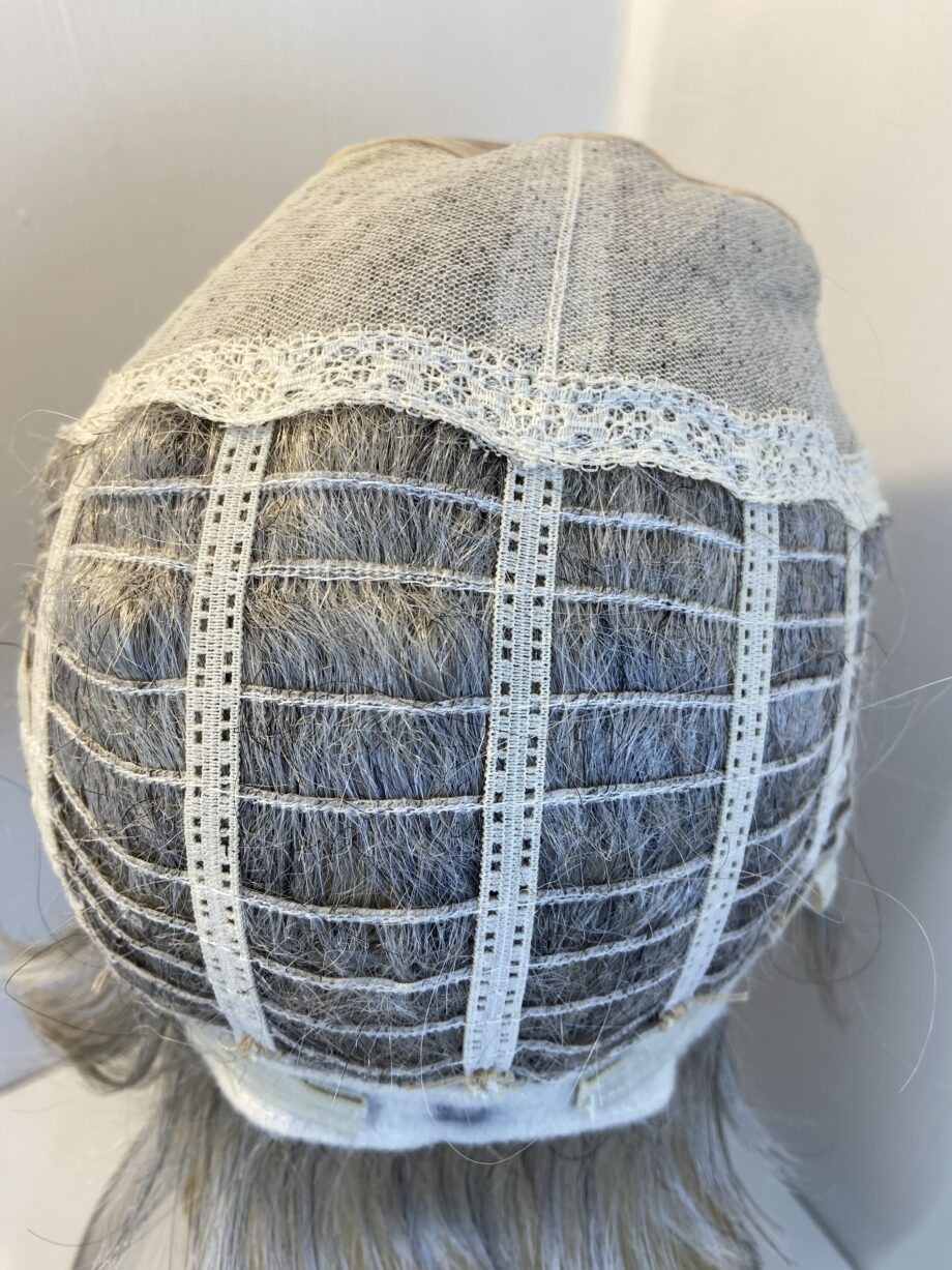 Silver grey short wig. Gss417