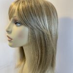 Stunning blonde mid length wig. Blls566