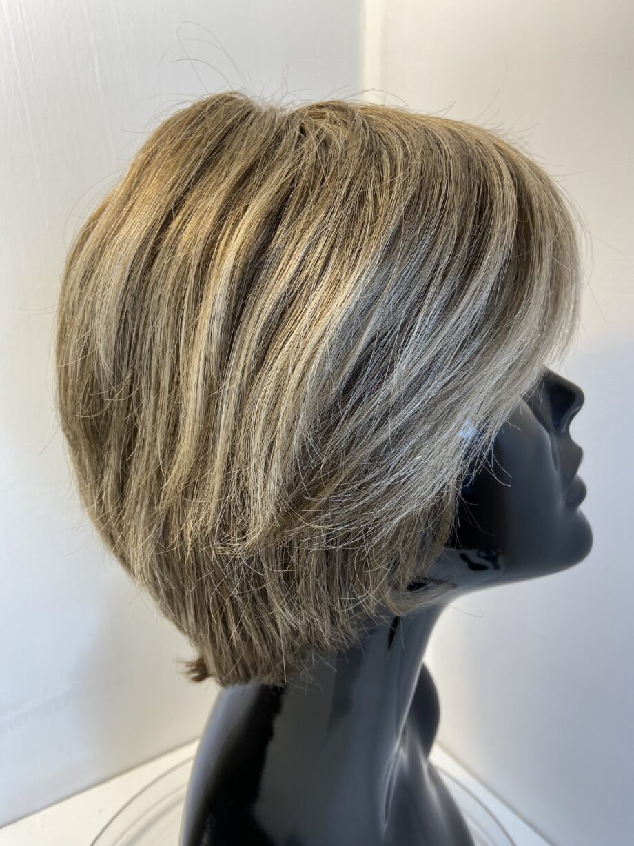 Light brown/ blonde wig. Blms420