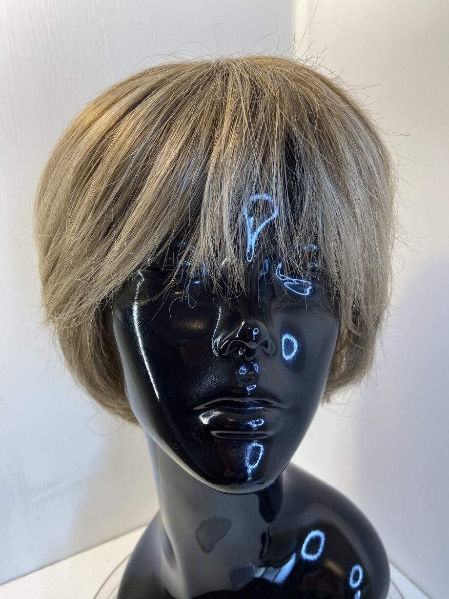 Light brown/ blonde wig. Blms420