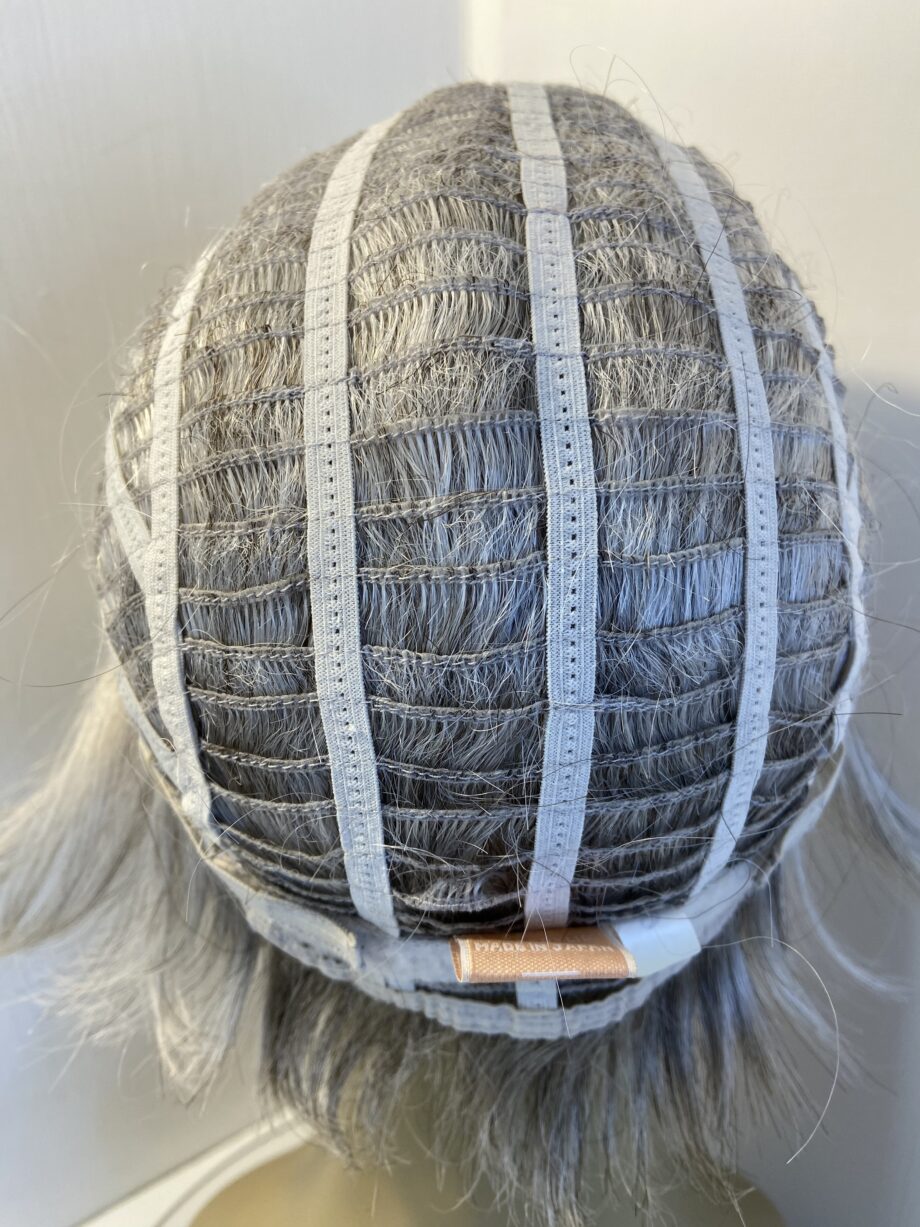 Short silver wig. Gss816