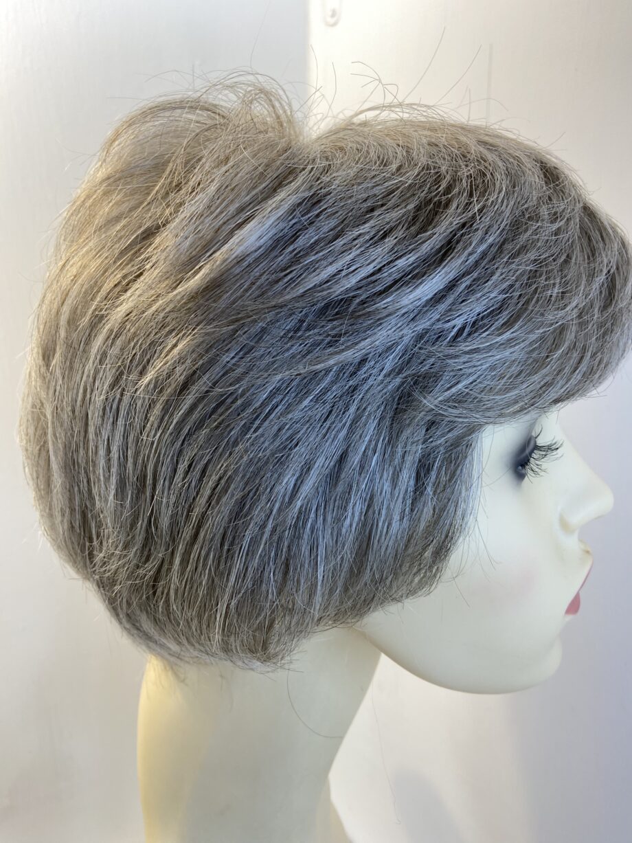 Short grey wig. Gss419