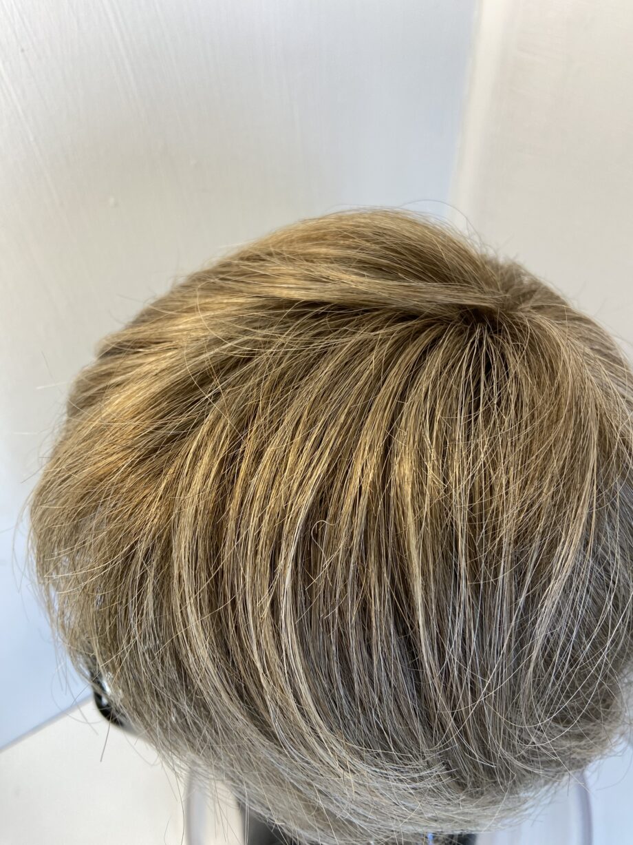 Light brown/ blonde wig. Blms420