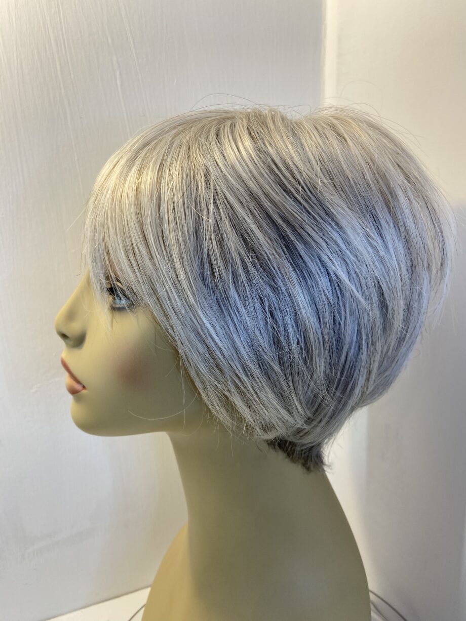 Short silver wig. Gss816