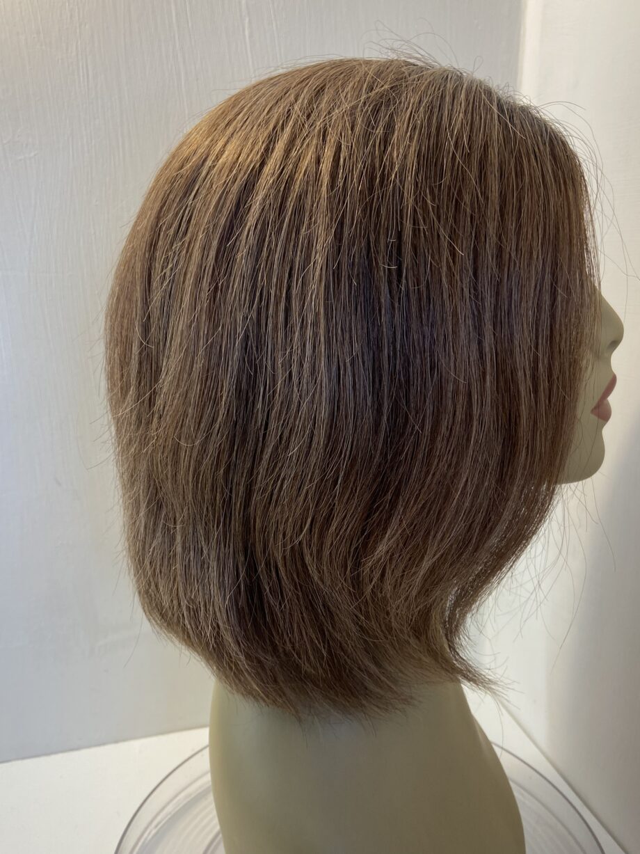 Super soft mid length brown wig. Brms749