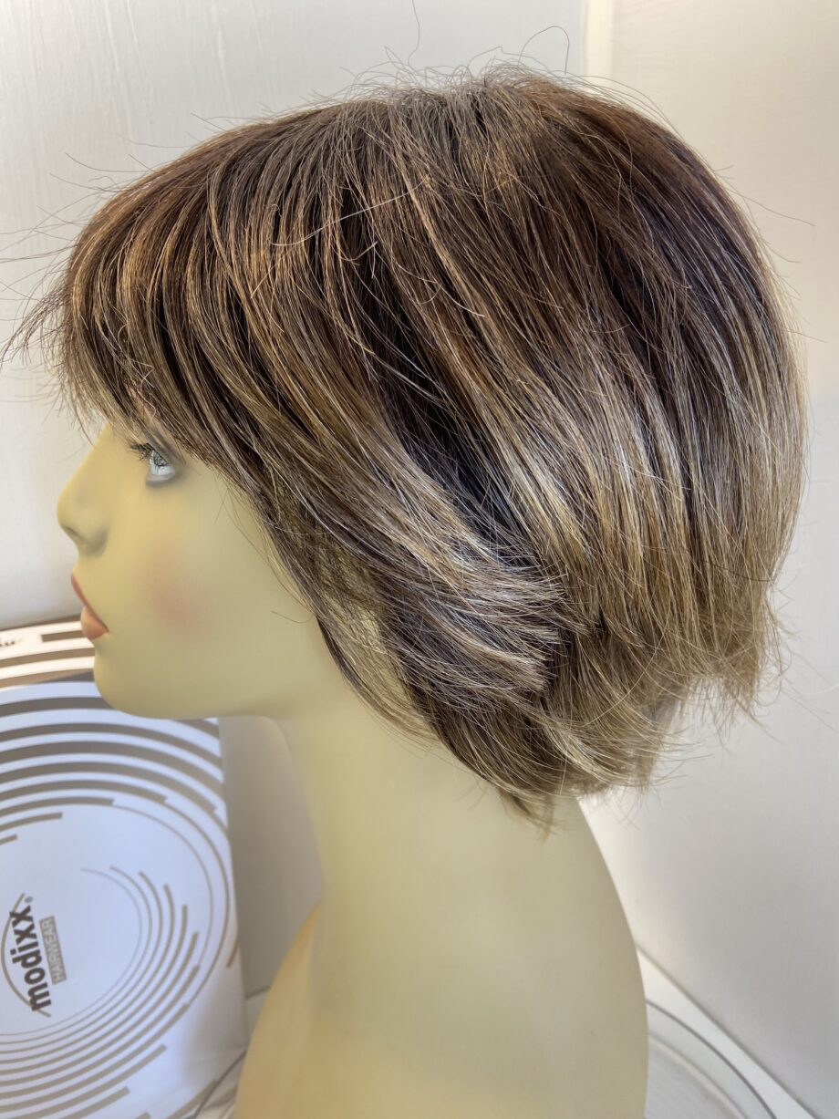 Short Rene of Paris marble brown wig. Bbrss419