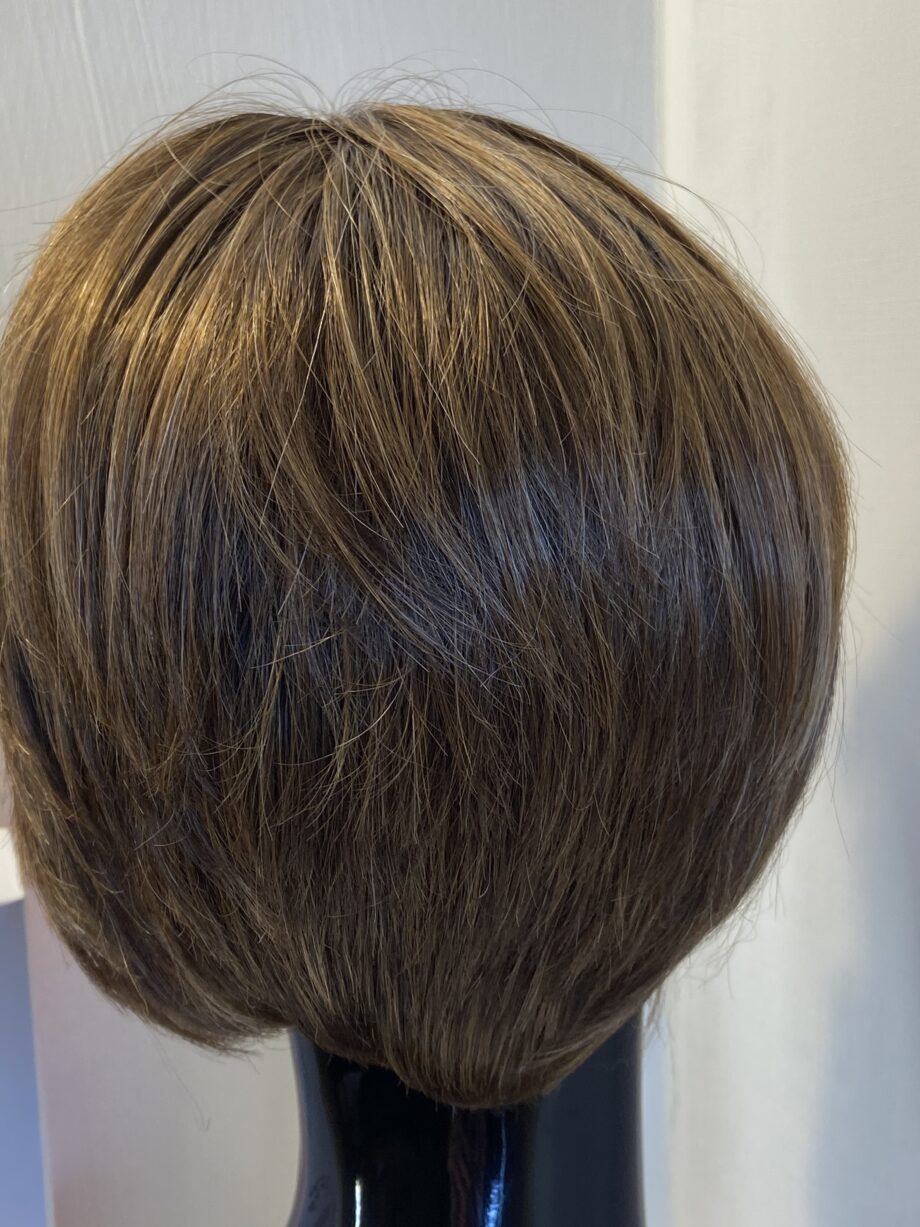 Ellie Willie brown short wig. Bbrss418