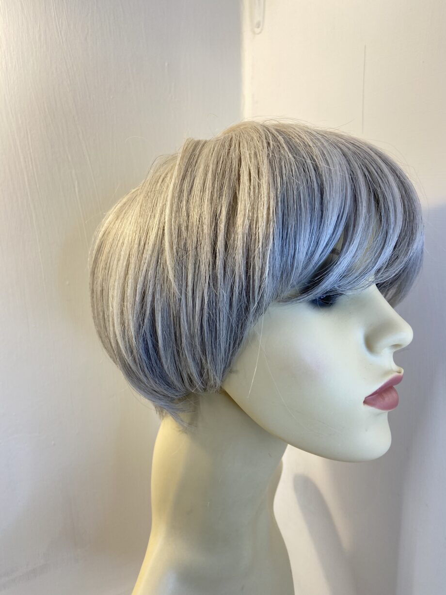 Silver short Rene of Paris wig. Gss817