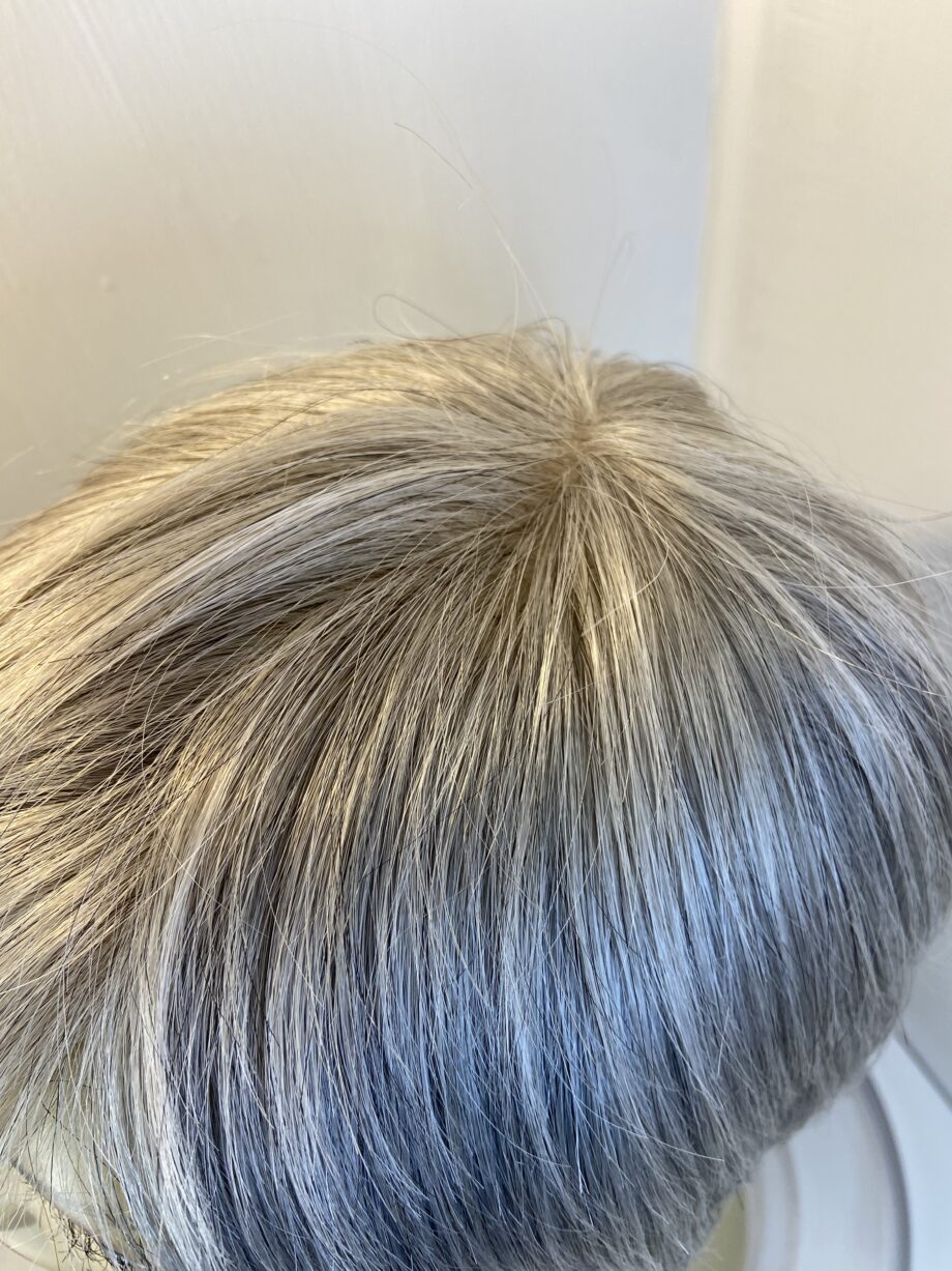Silver grey short wig. Gss417