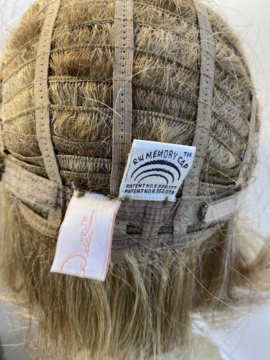 Raquel Welch honey blonde wig. Bblmw417