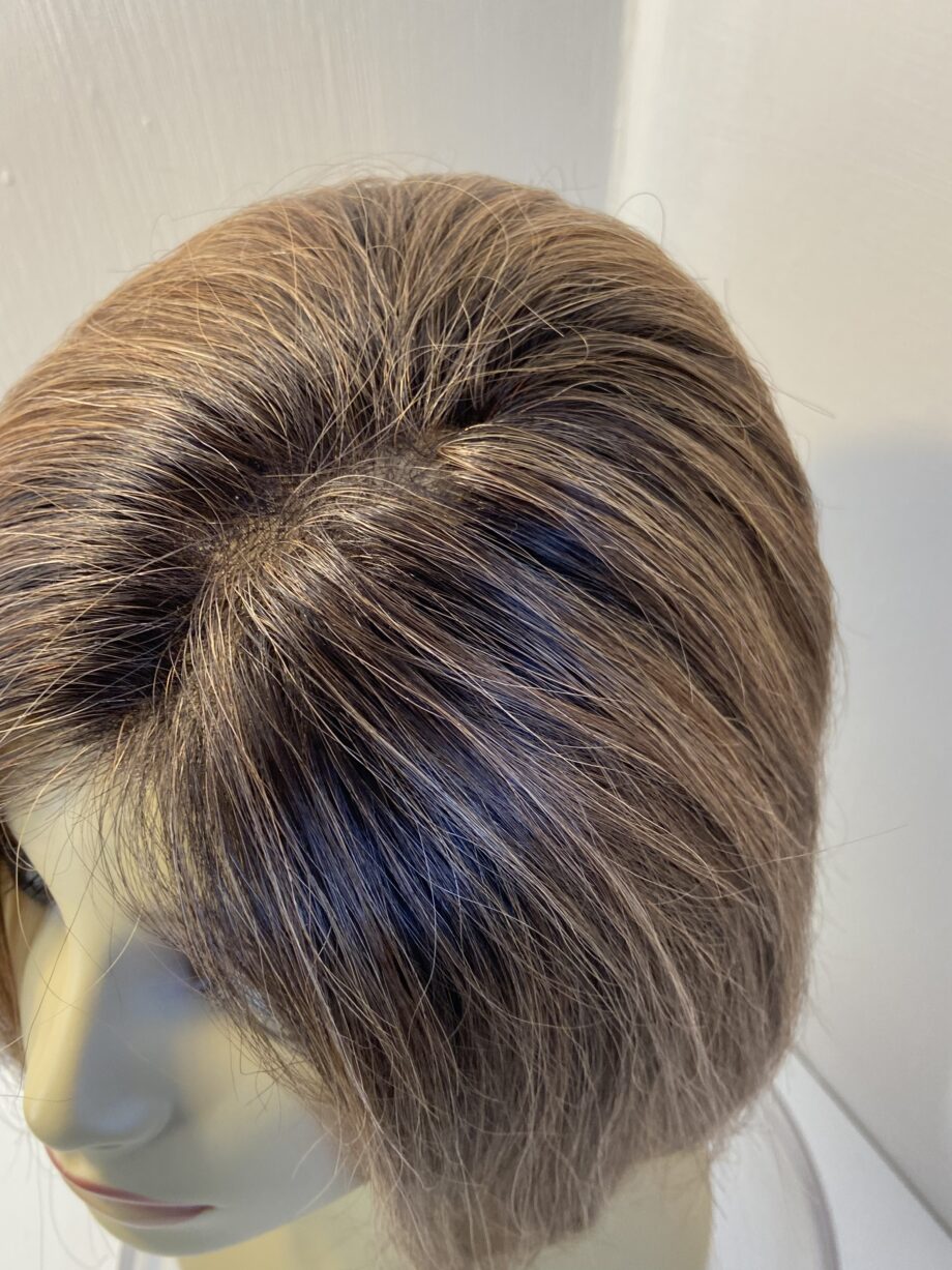 Super soft mid length brown wig. Brms749