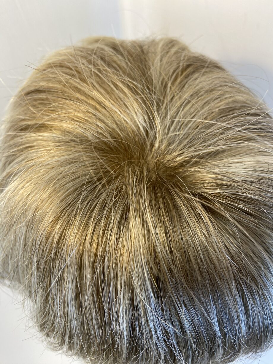 Beautiful as new blonde wig. Blss571