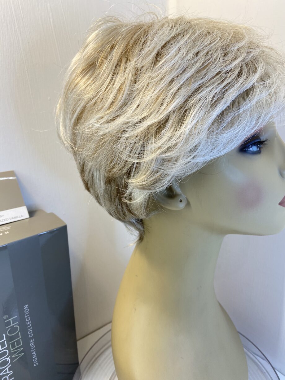 Raquel Welch glazed vanilla wig. Bblss424