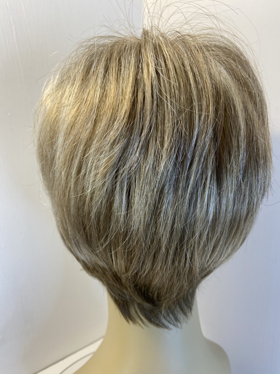 Beautiful as new blonde wig. Blss571