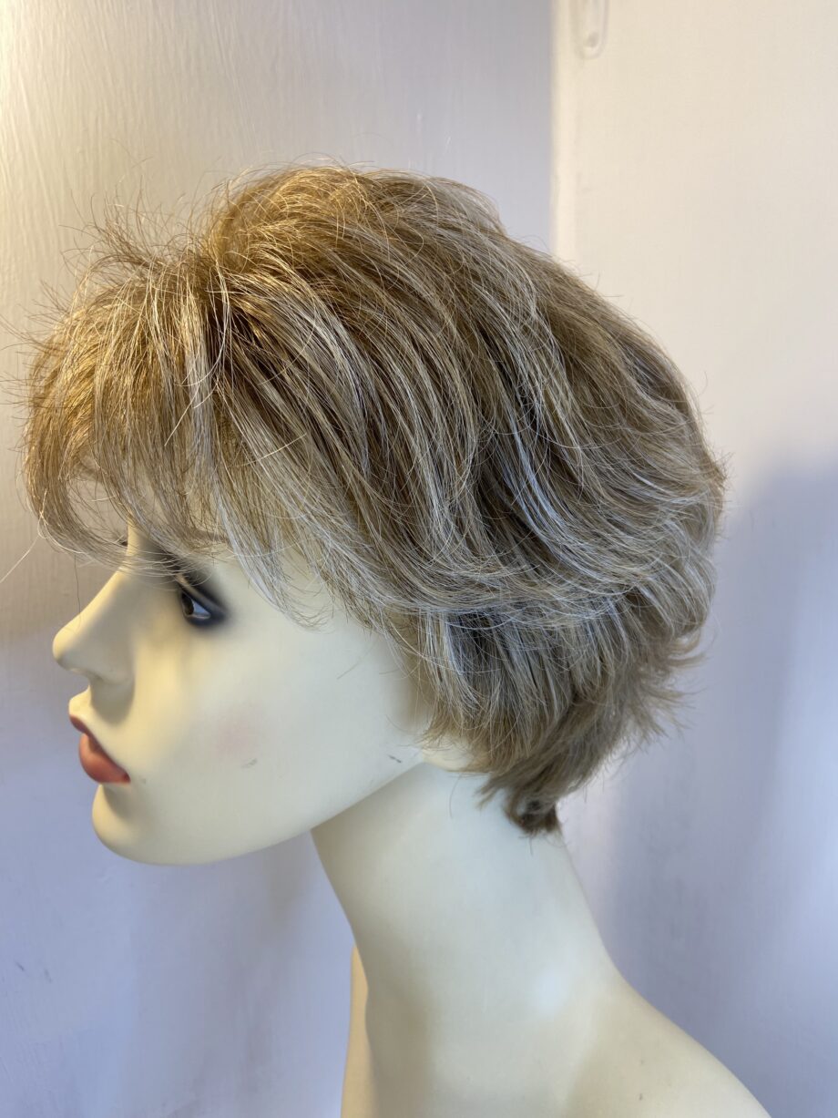 Gisela Mayer blonde wig. Blsw575