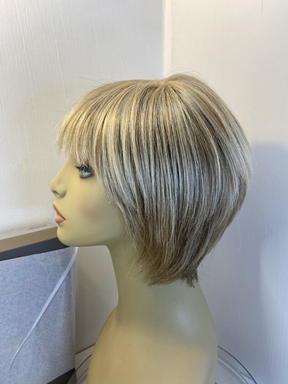 Natural image praline mist wig. Bblms426