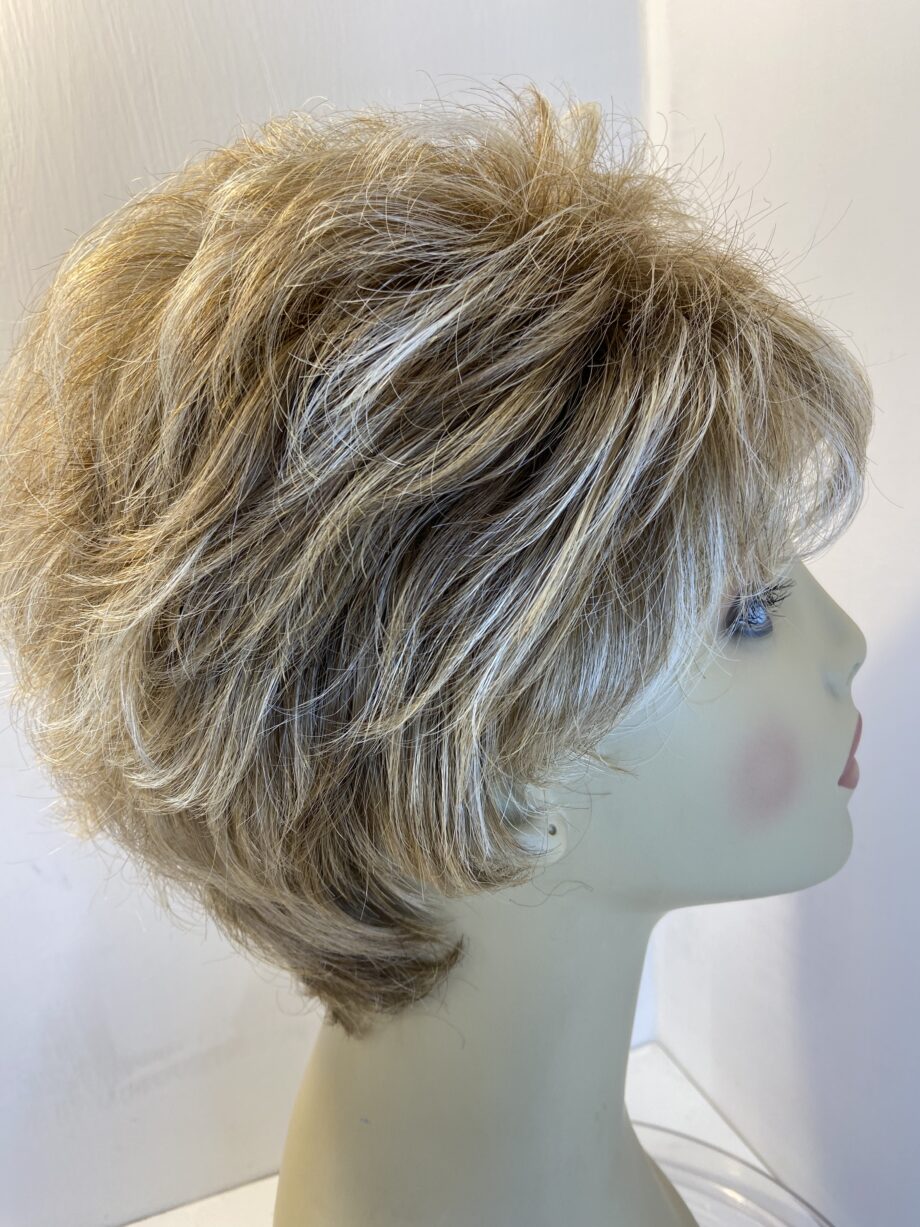 Blonde Gisela Mayer wig. Blsw574