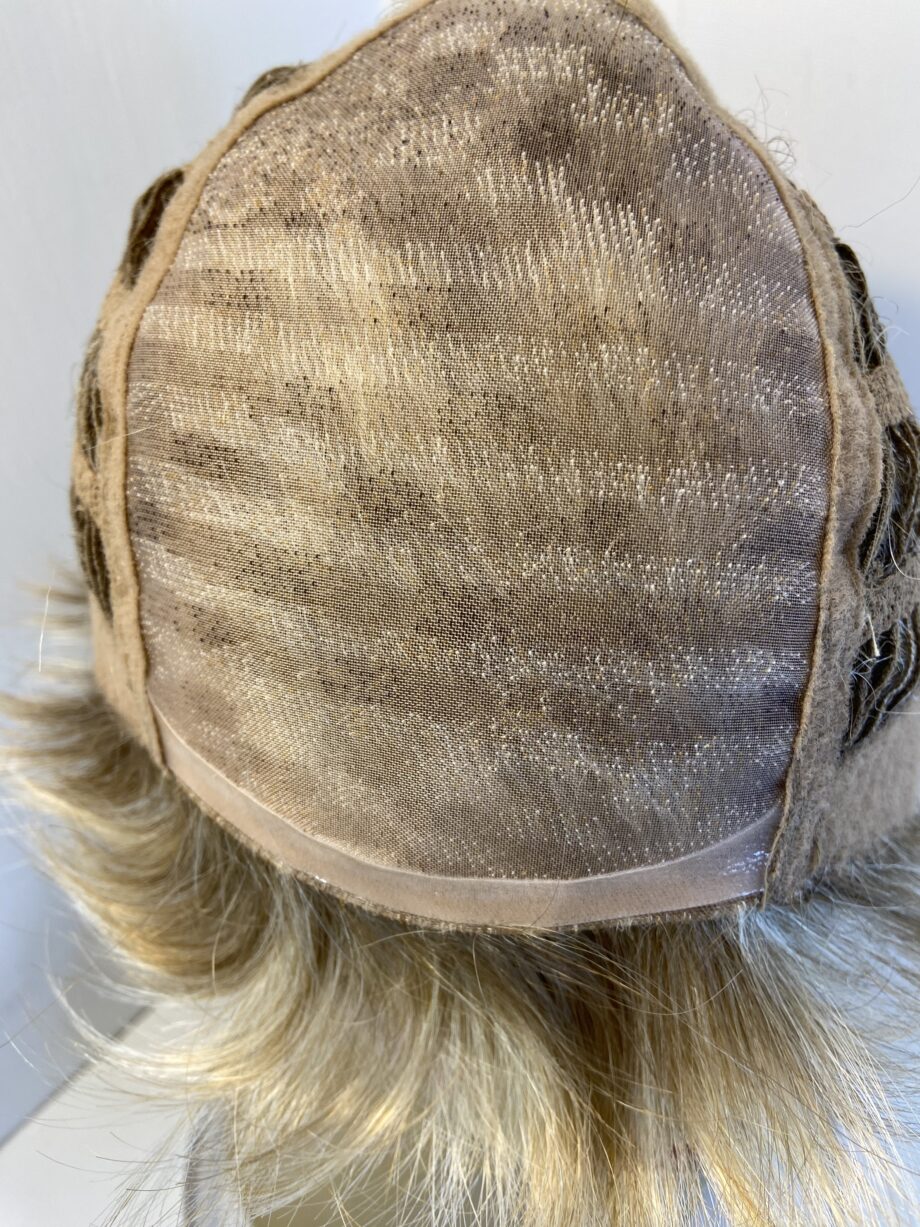 Beautiful as new blonde wig. Blss571