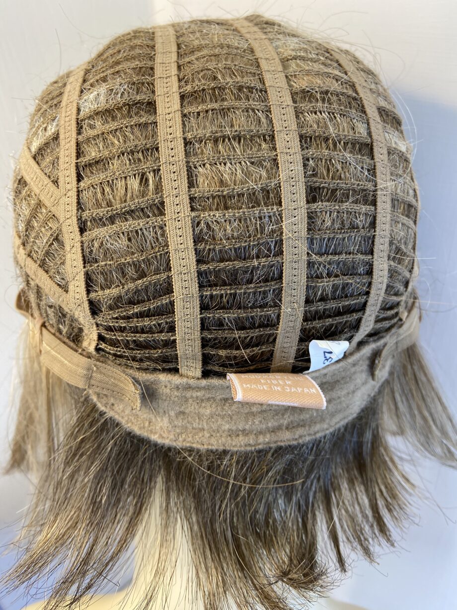 Natural image blonde boxed wig. Bblms425