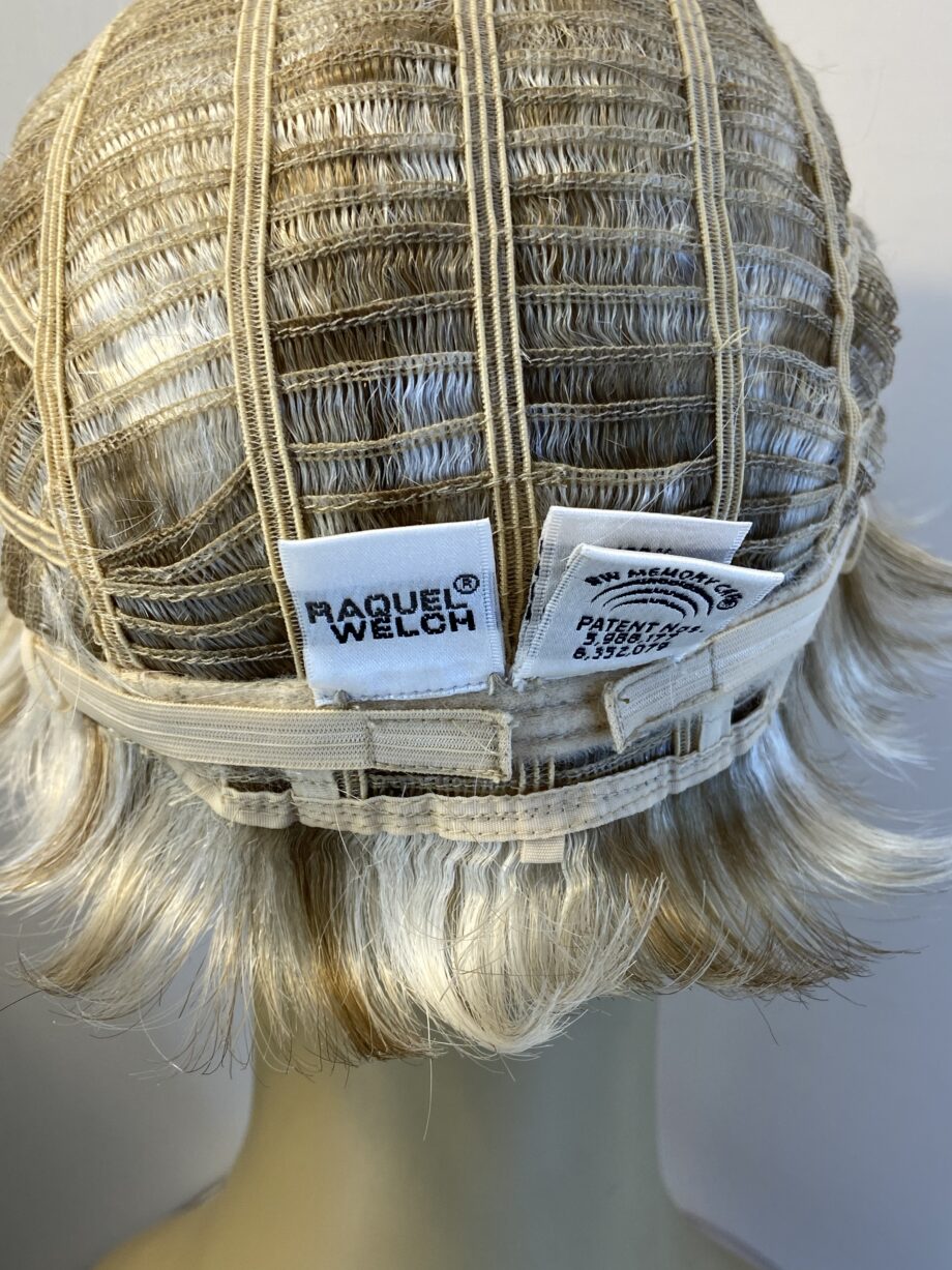 Raquel Welch glazed vanilla wig. Bblss424