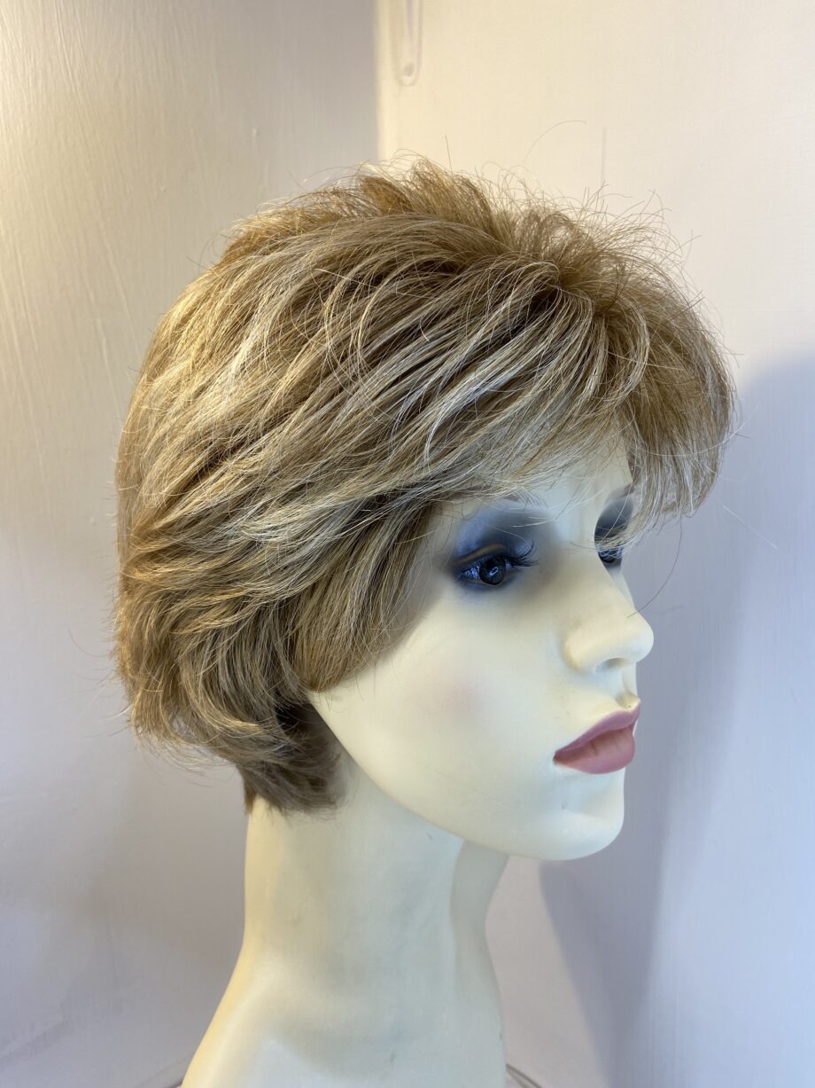 Gisela Mayer blonde wig. Blsw575
