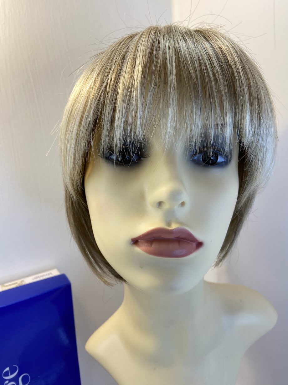Natural image blonde boxed wig. Bblms425