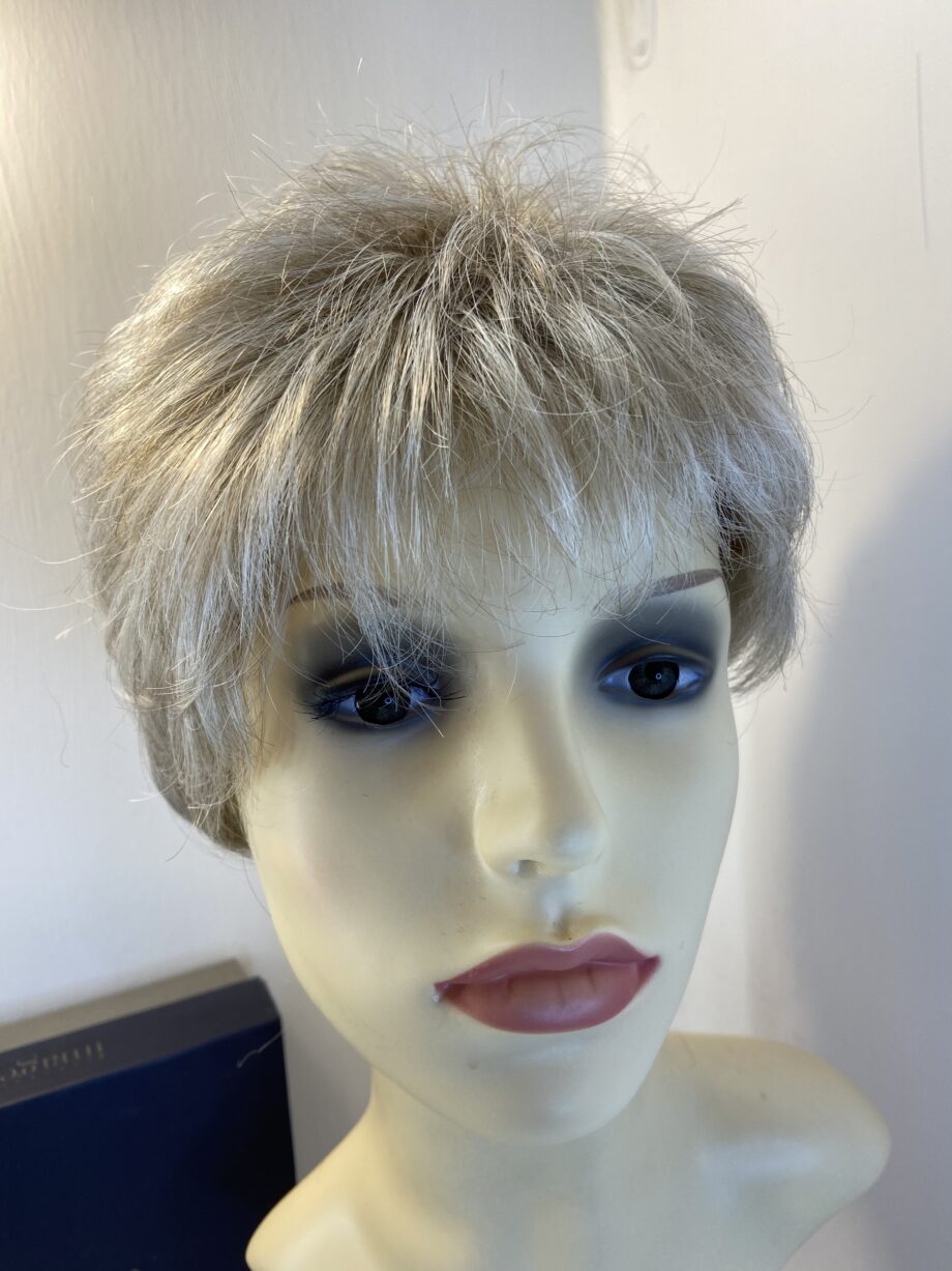 Praline mist blonde boxed natural image wig. Bblsw426