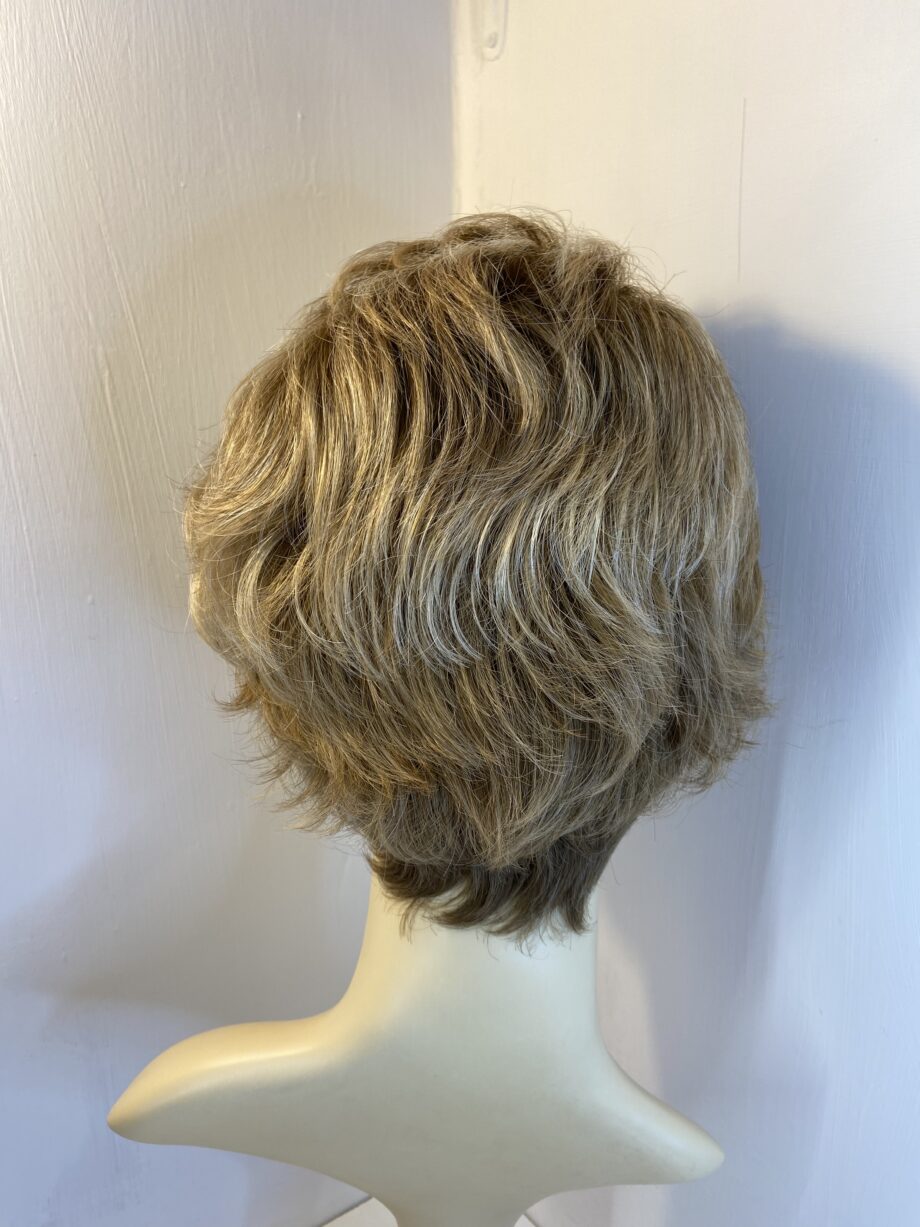 Gisela Mayer blonde wig. Blsw575
