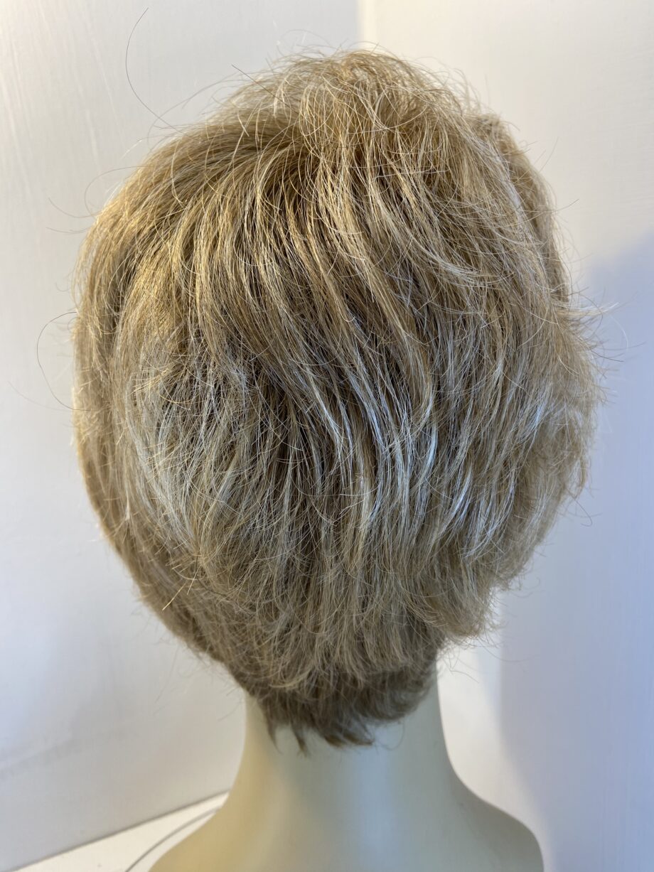 Blonde Gisela Mayer wig. Blsw574