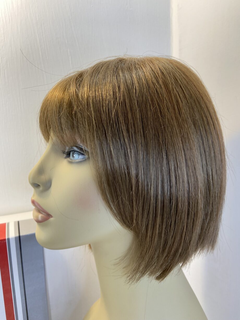 New hair world brown boxed wig. Bbrms428