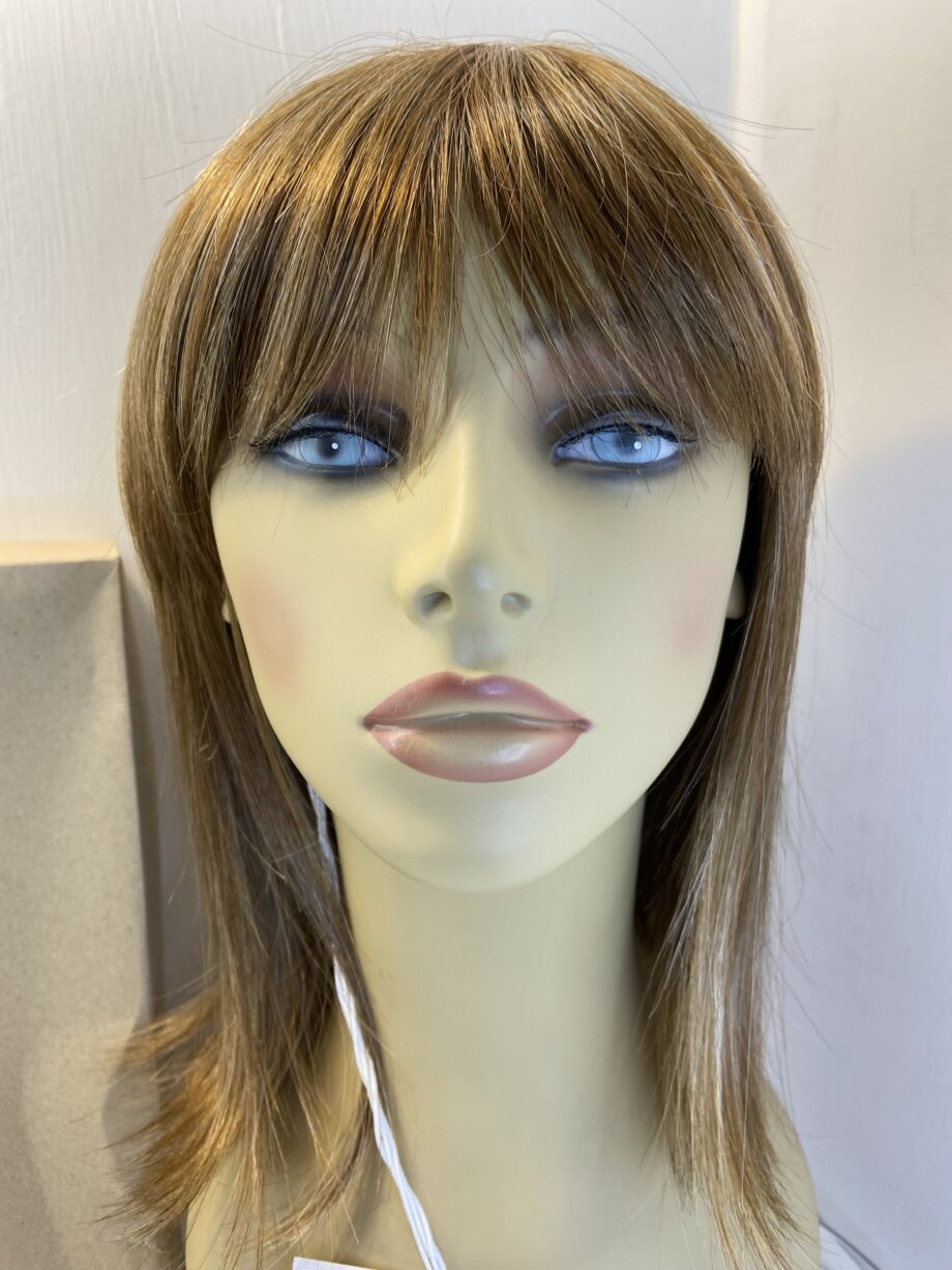 New Amore designer wig. Dark blonde. Bblls429