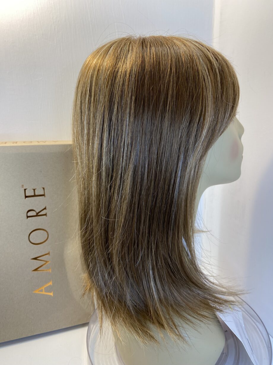 New Amore designer wig. Dark blonde. Bblls429