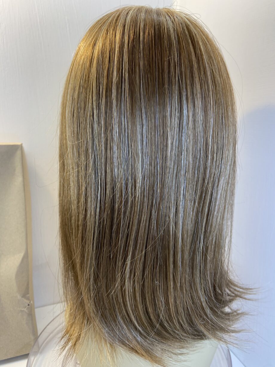 New Amore designer wig. Dark blonde. Bblls429