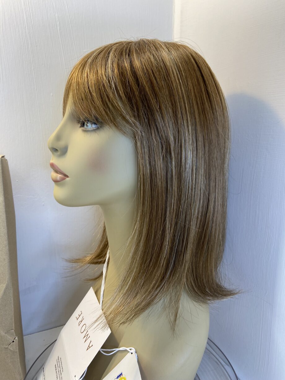 New Amore designer wig. Dark blonde. Bblls429
