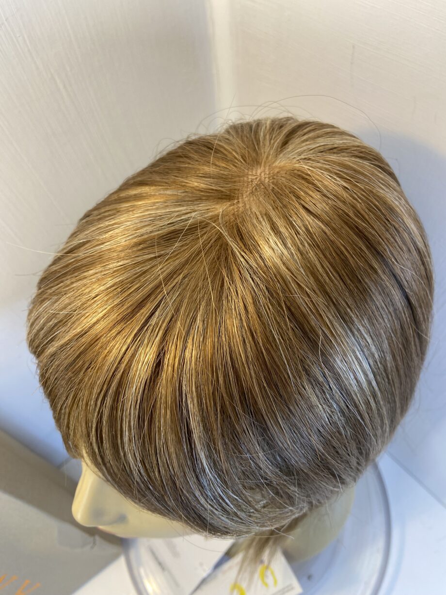 New Amore designer wig. Dark blonde. Bblls429