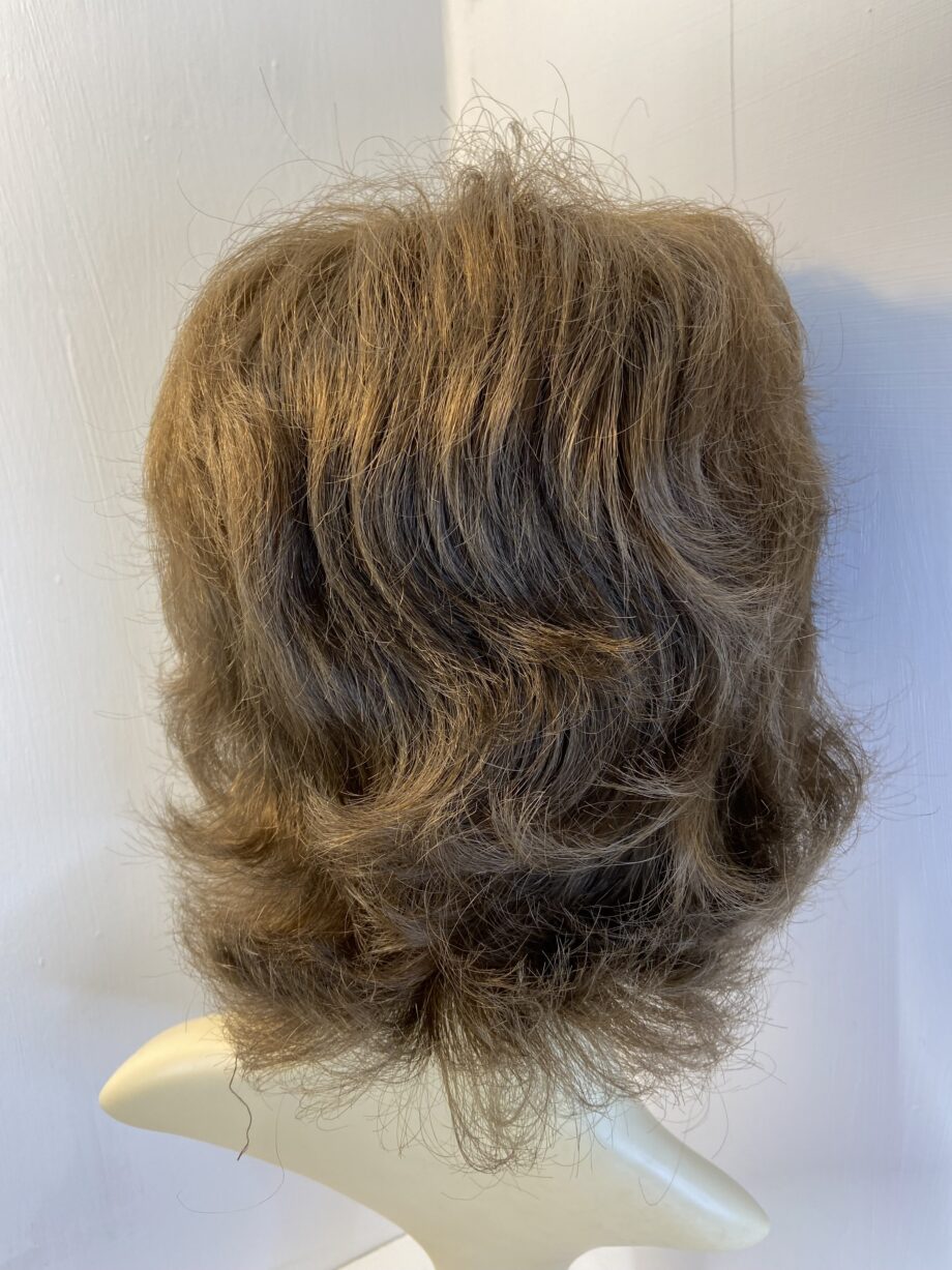 Brown wavy long wig. Brlw424