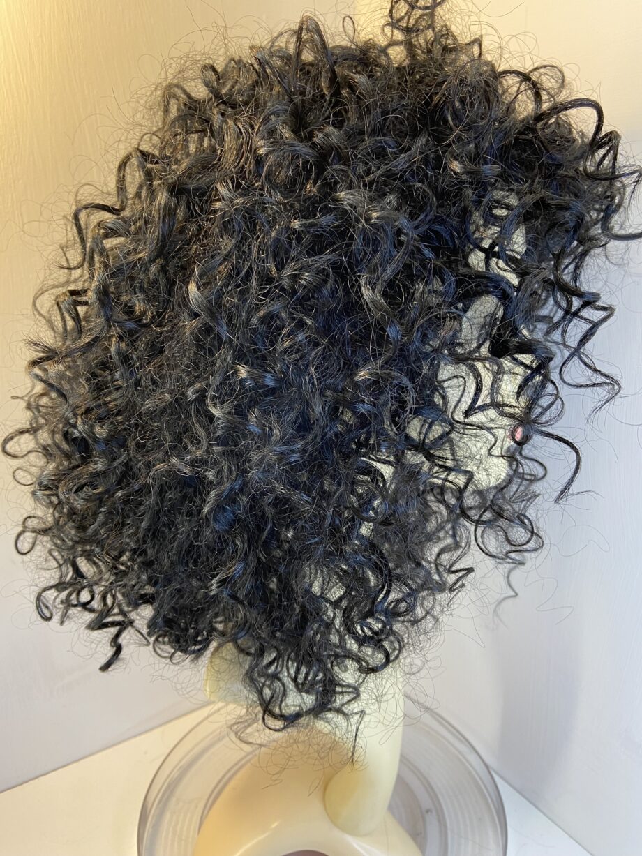 New black curly long wig. Blalc426