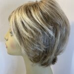 Blonde highlighted short wig. Blss427