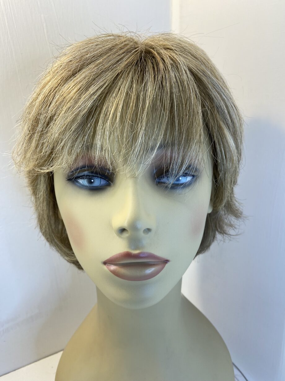 Blonde wig. Ssw429