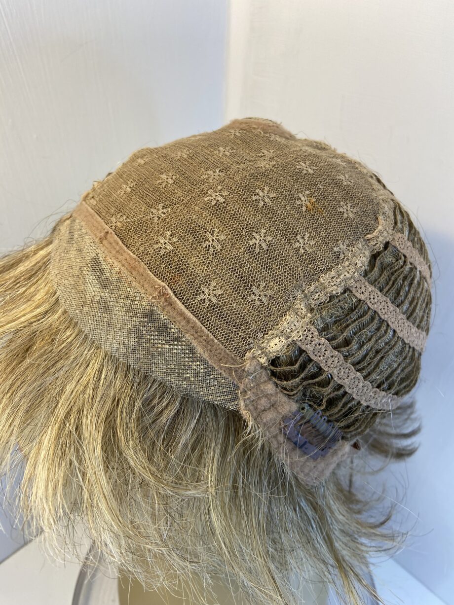 Blonde wig. Ssw429