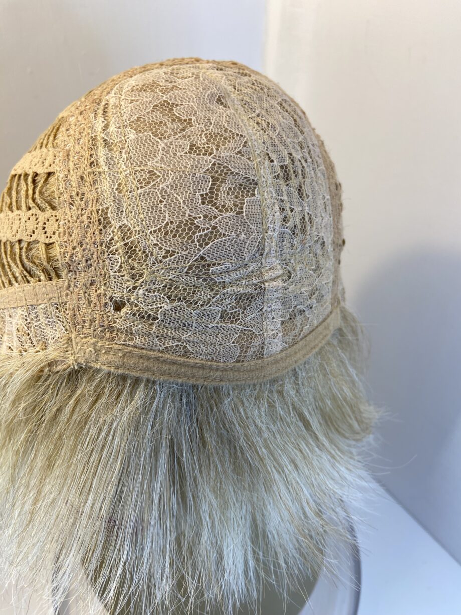 Beautiful blonde long wig. Blms431