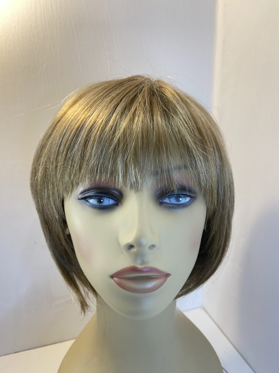 Stunning Rene of Paris blonde wig as new. Blss432