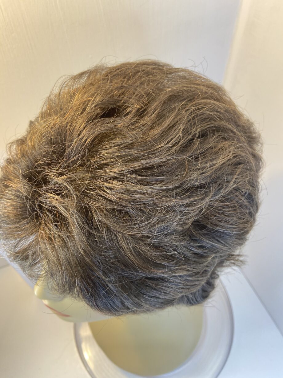 Short chestnut brown revlon wig. Bbrsc428