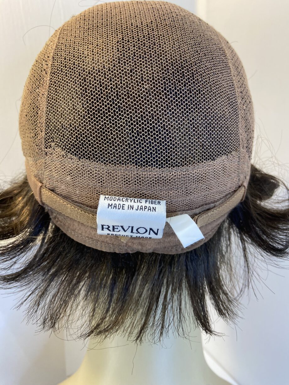 Short chestnut brown revlon wig. Bbrsc428