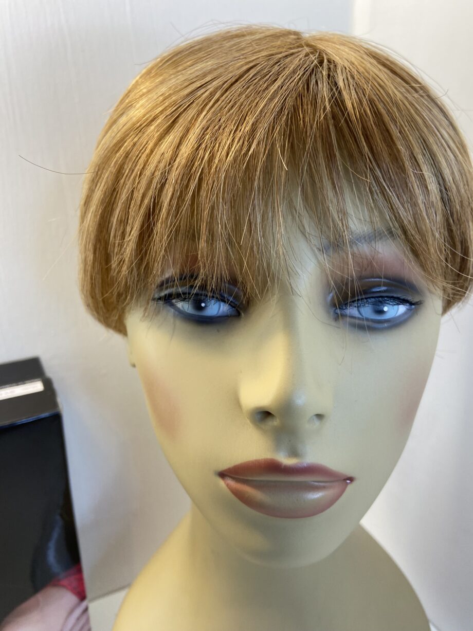 Petite honey blonde wig. Bblss431