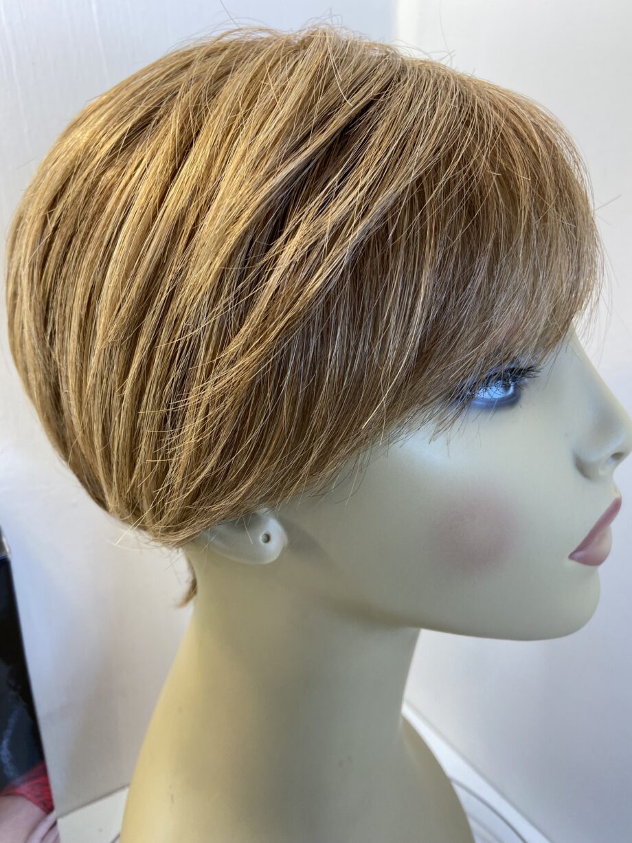 Petite honey blonde wig. Bblss431