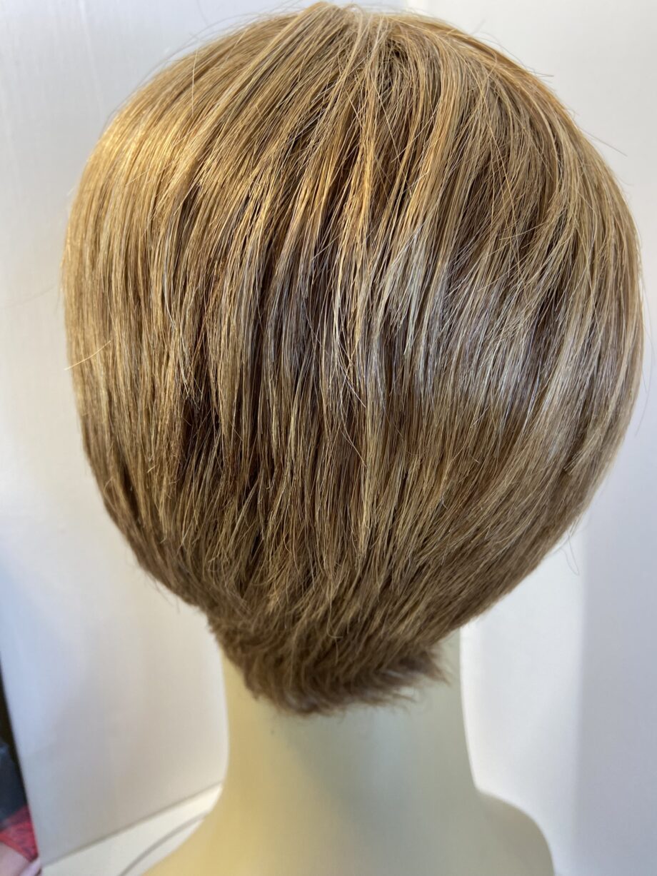 Petite honey blonde wig. Bblss431