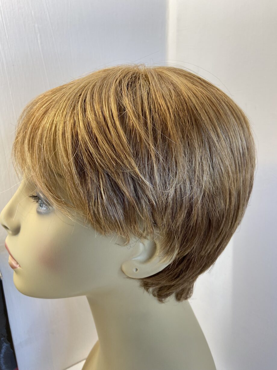 Petite honey blonde wig. Bblss431