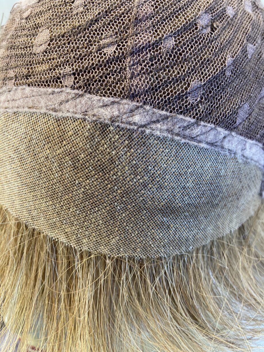 Petite honey blonde wig. Bblss431